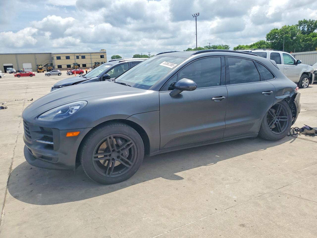 Salvage Porsche Macan Image