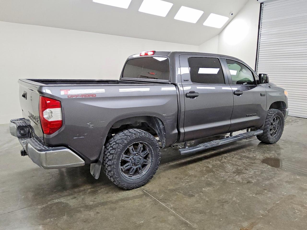 Toyota Tundra Crewmax Sr5