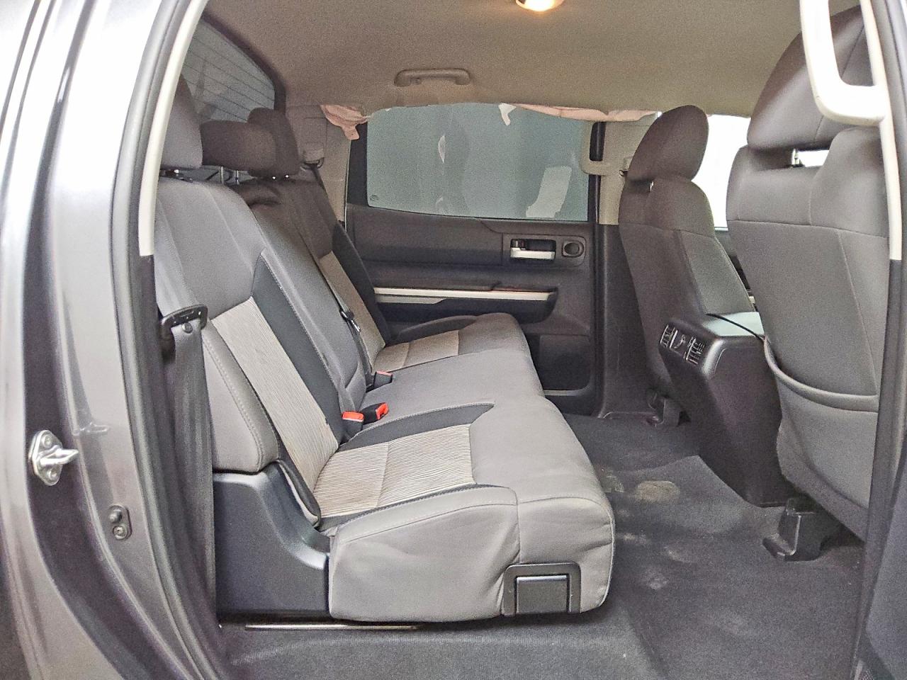 Toyota Tundra Crewmax Sr5