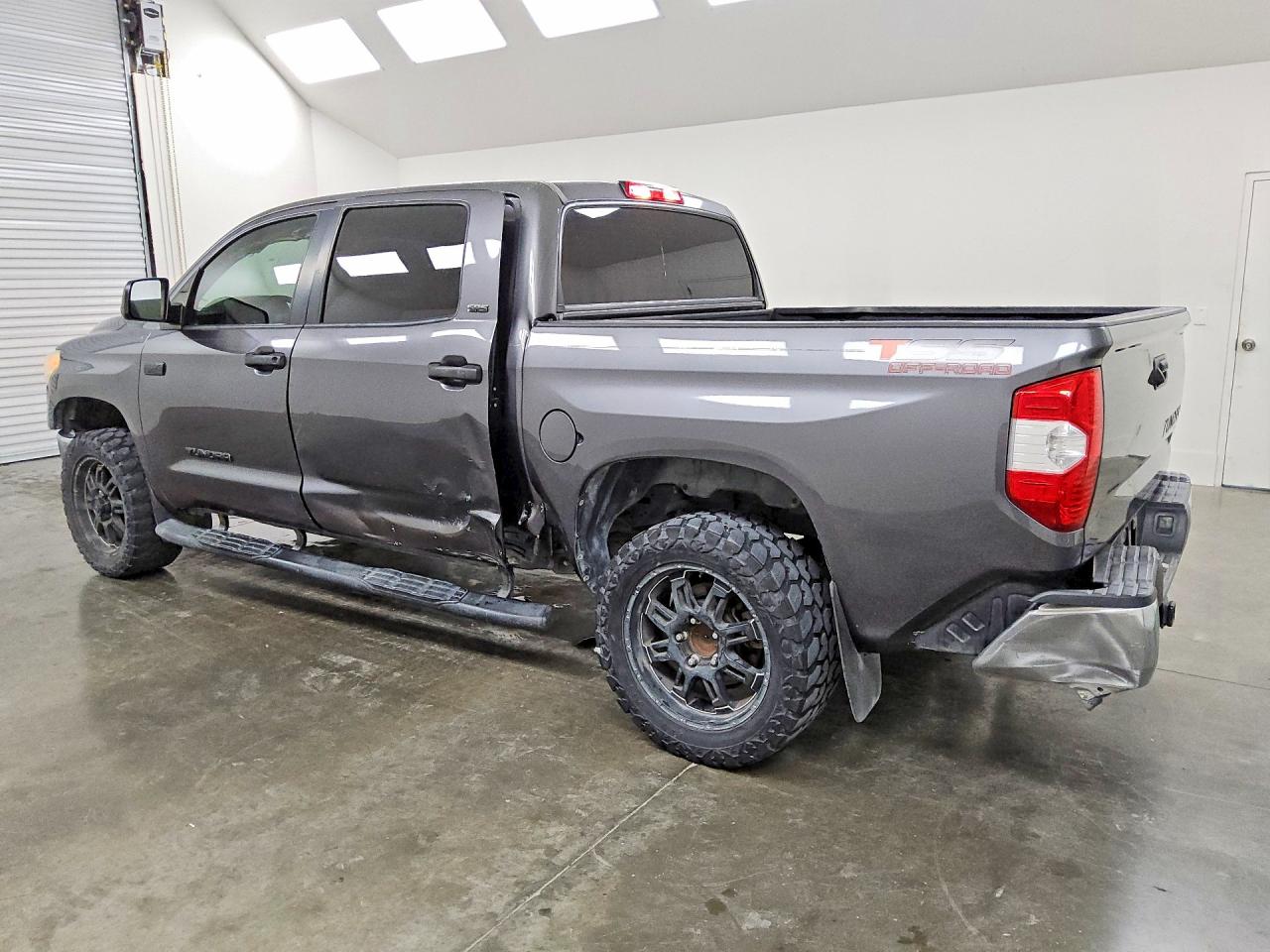 Toyota Tundra Crewmax Sr5