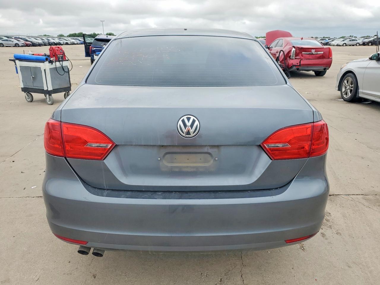 Volkswagen Jetta Base