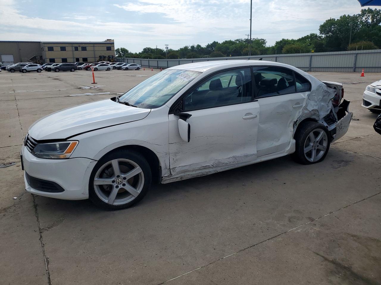 Salvage Volkswagen Jetta Image