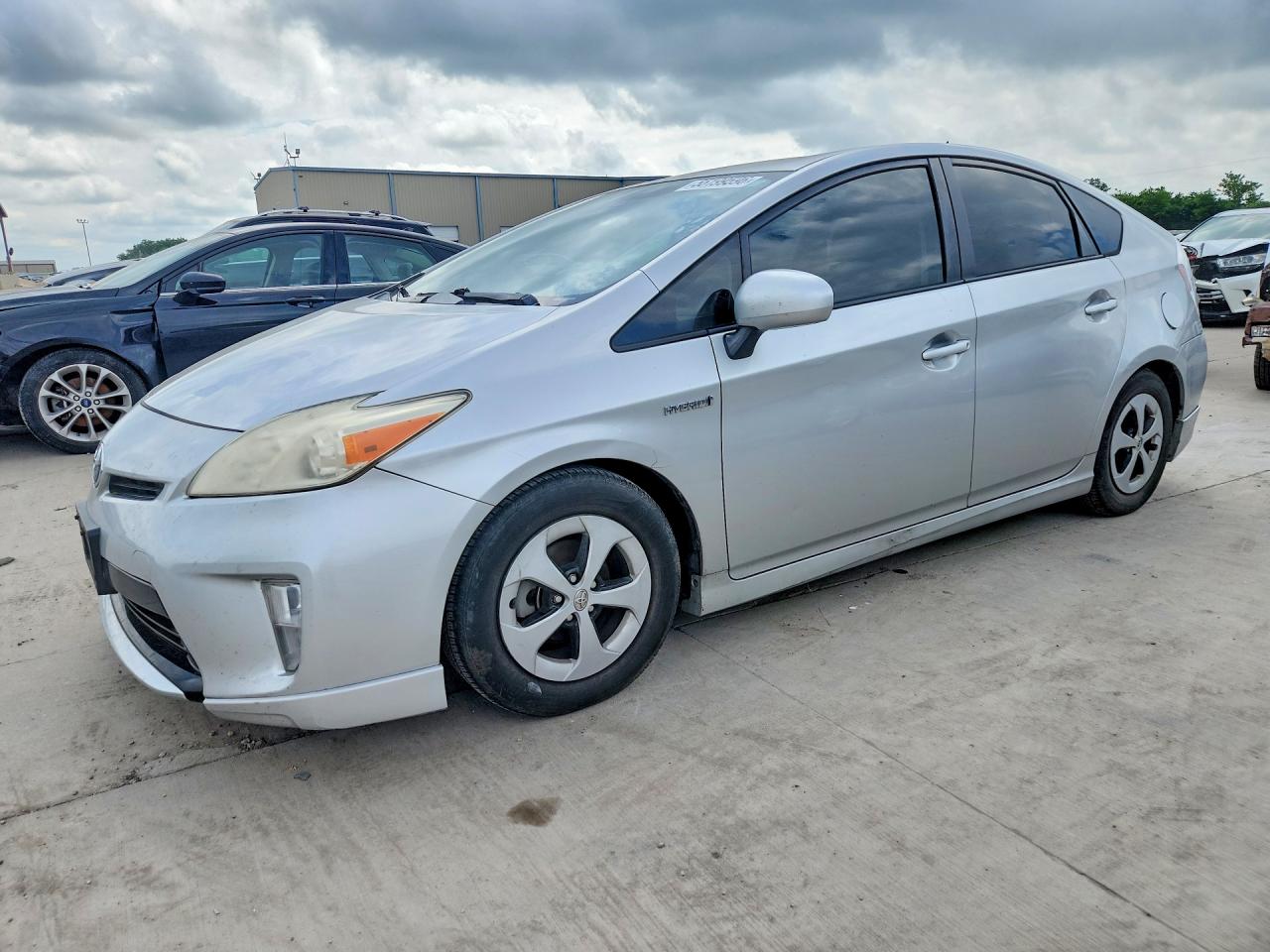 Salvage Toyota Prius Image