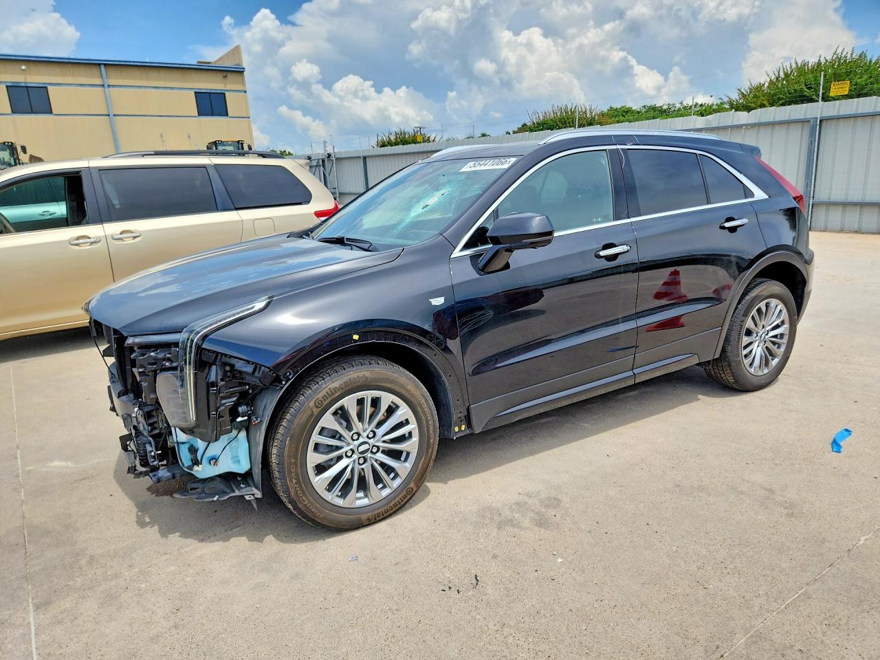 Salvage Cadillac XT4 Image