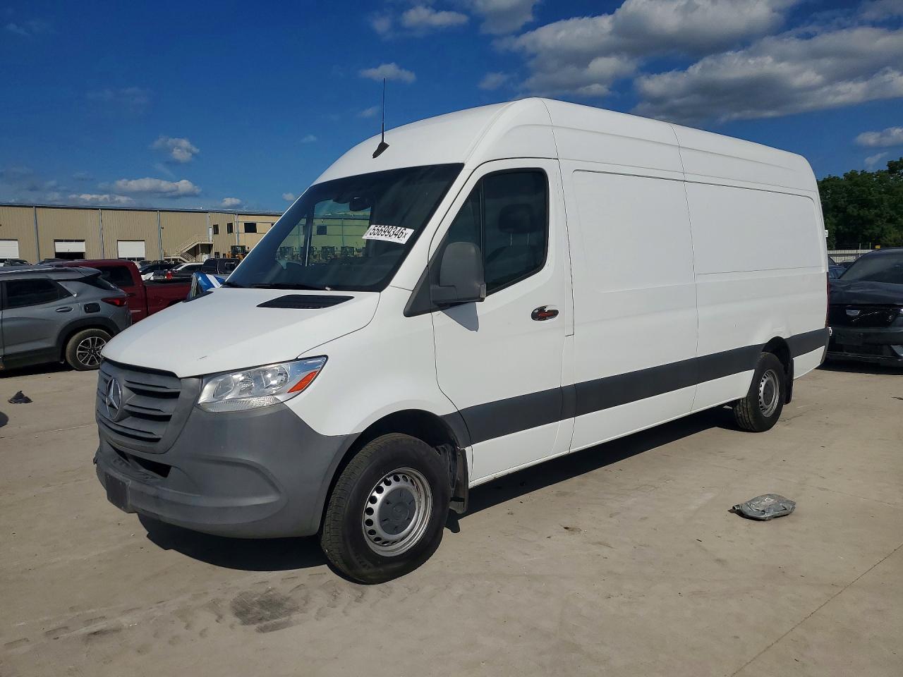 Salvage Mercedes-Benz Sprinter Image