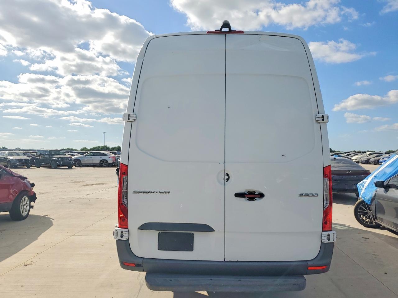 Mercedes-Benz Sprinter 2500