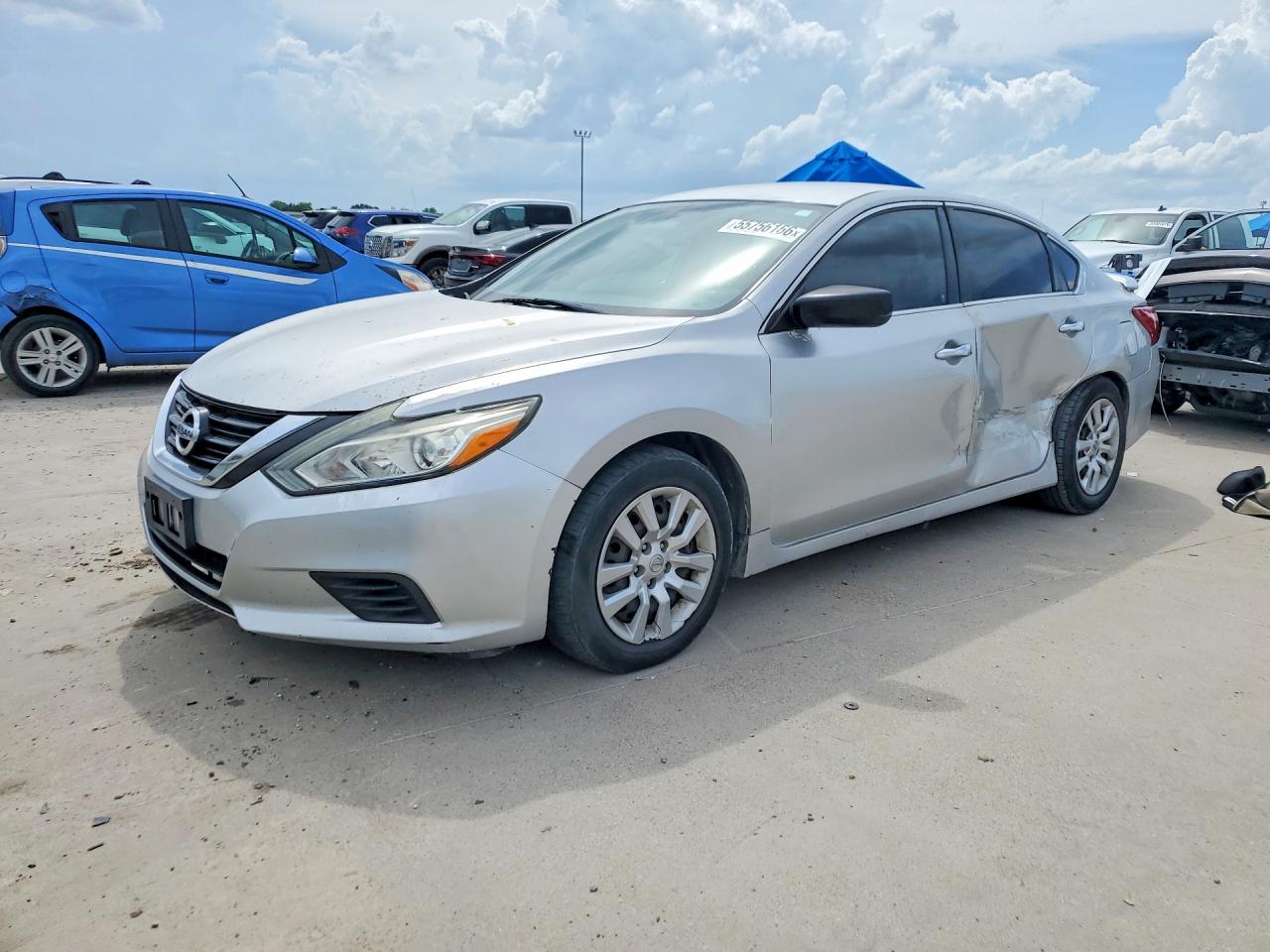 Salvage Nissan Altima Image