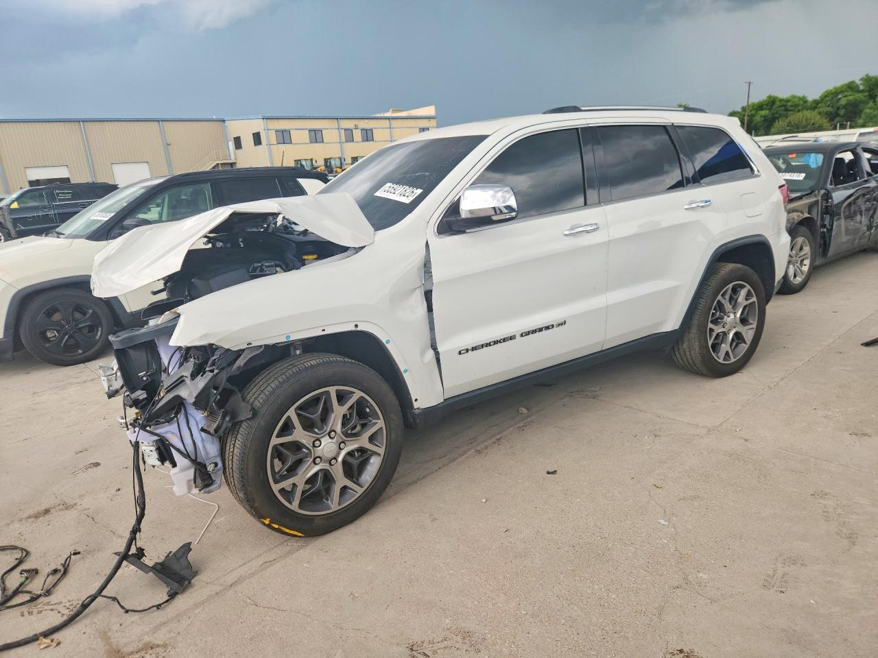 Salvage Jeep Cherokee Image