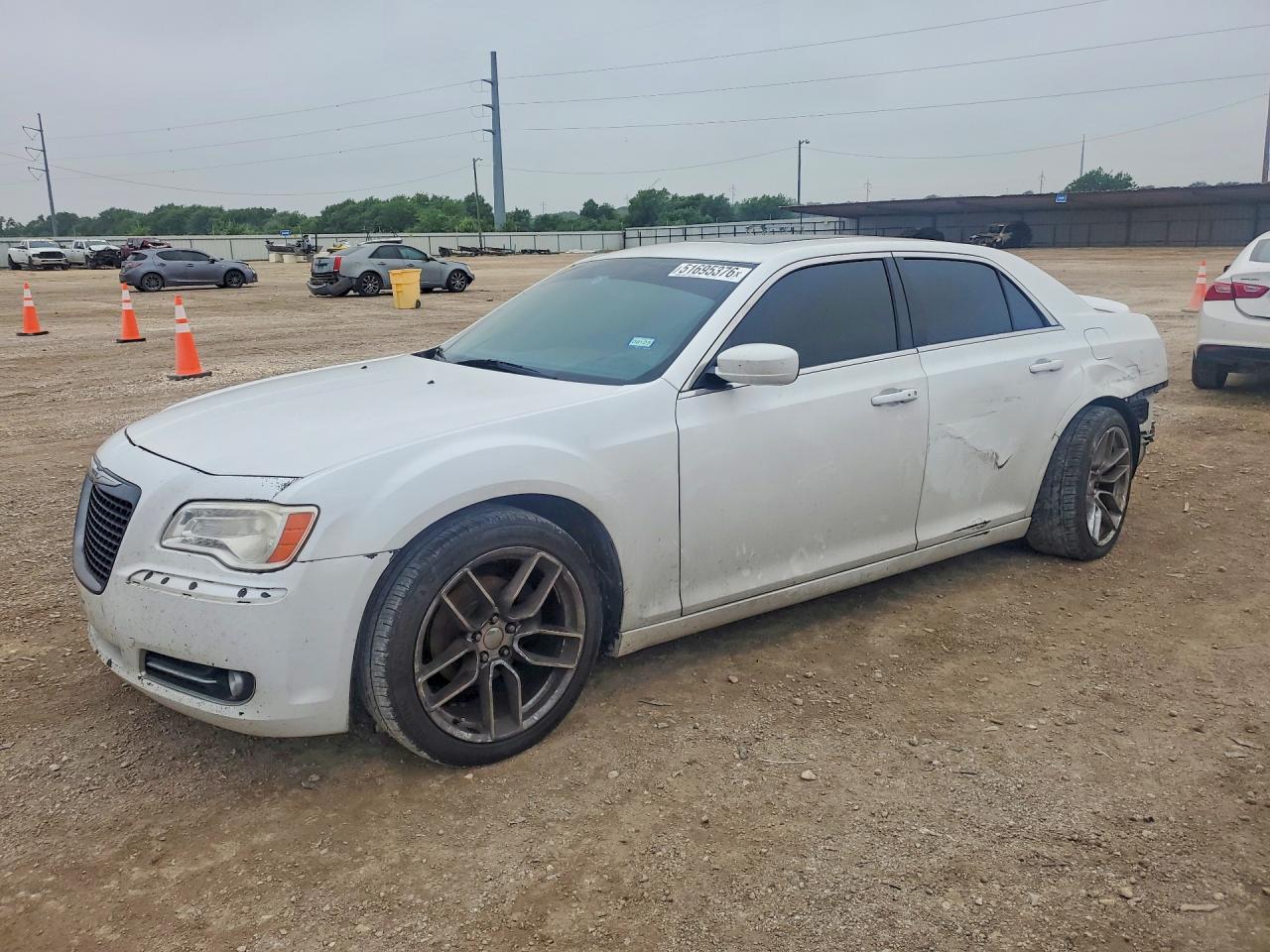 Salvage Chrysler 300 Image
