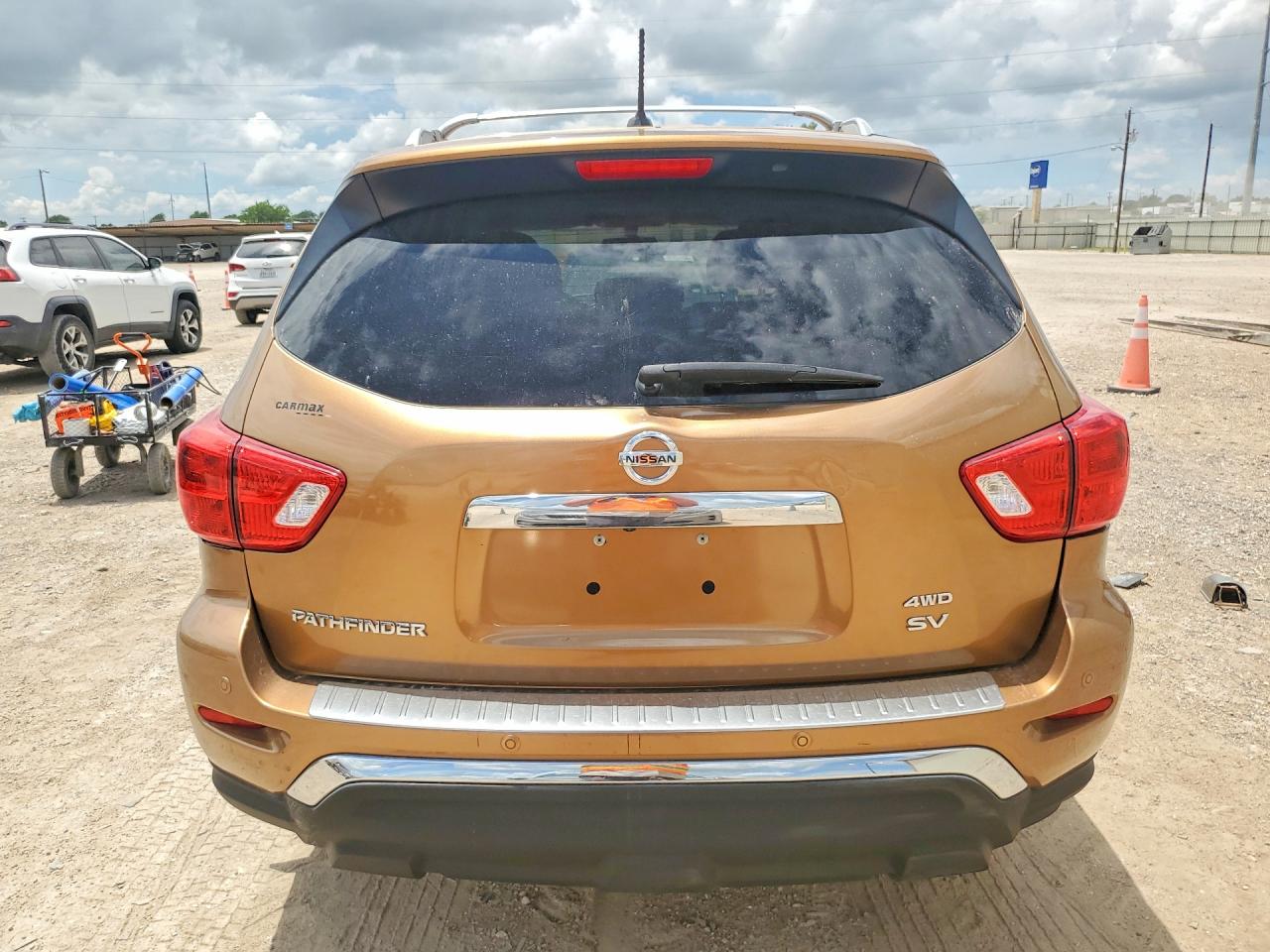 Nissan Pathfinder Sv
