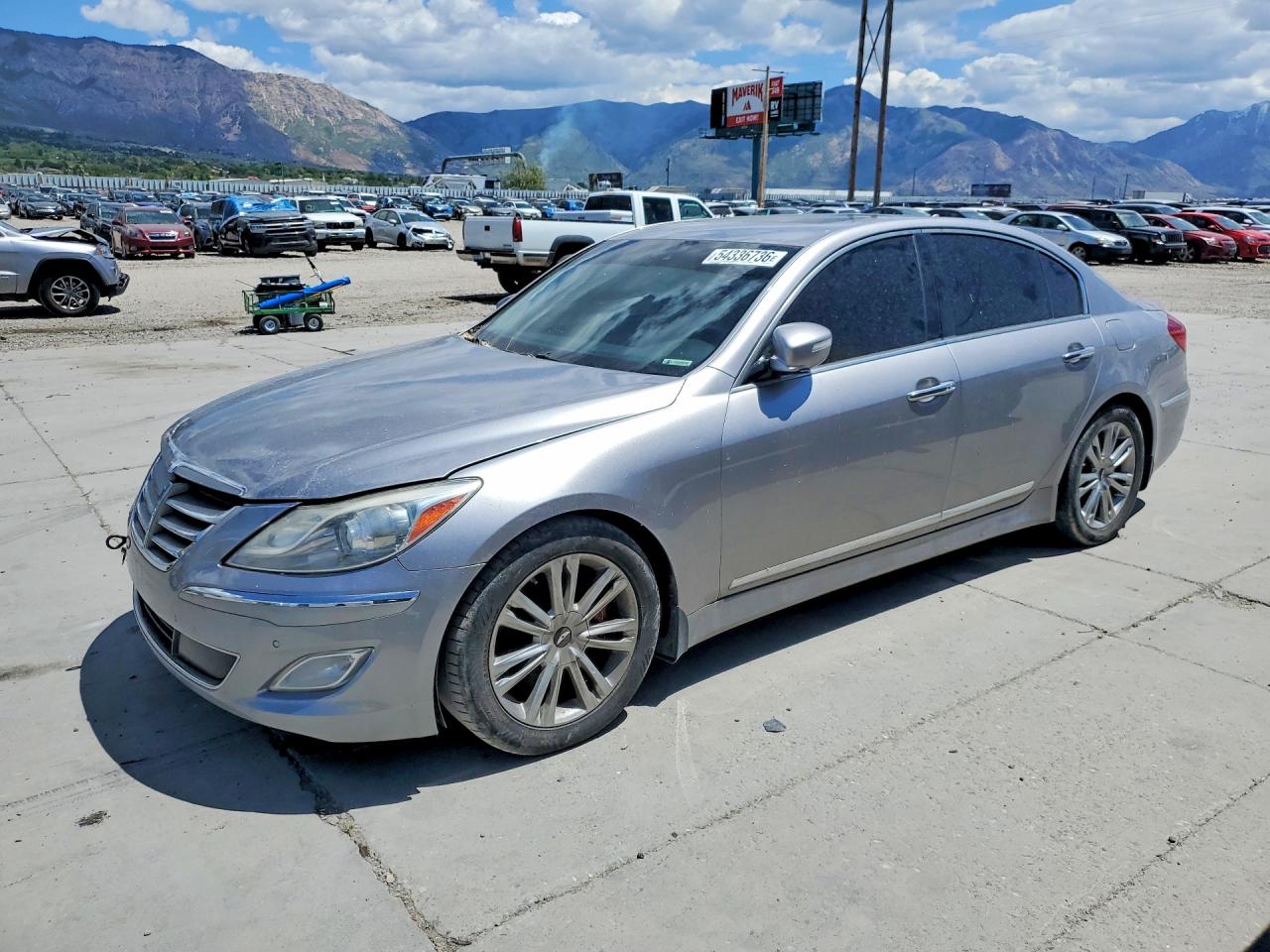 Salvage Hyundai Genesis Image