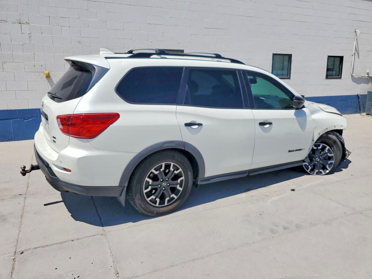 Nissan Pathfinder Sv