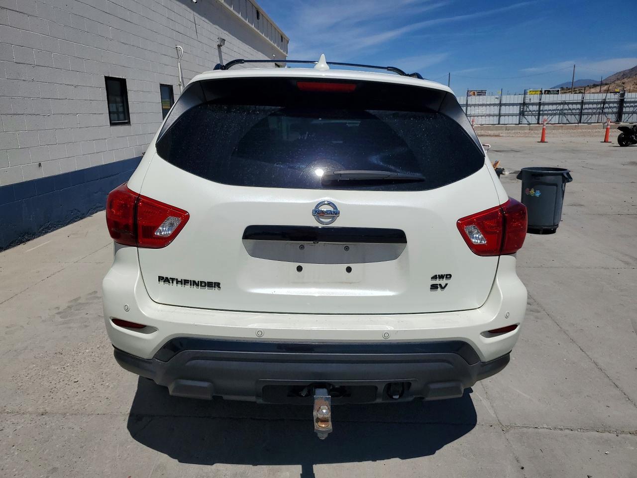 Nissan Pathfinder Sv
