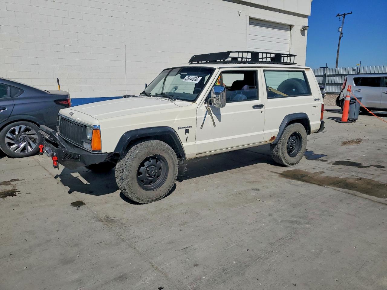 Salvage Jeep Cherokee Image