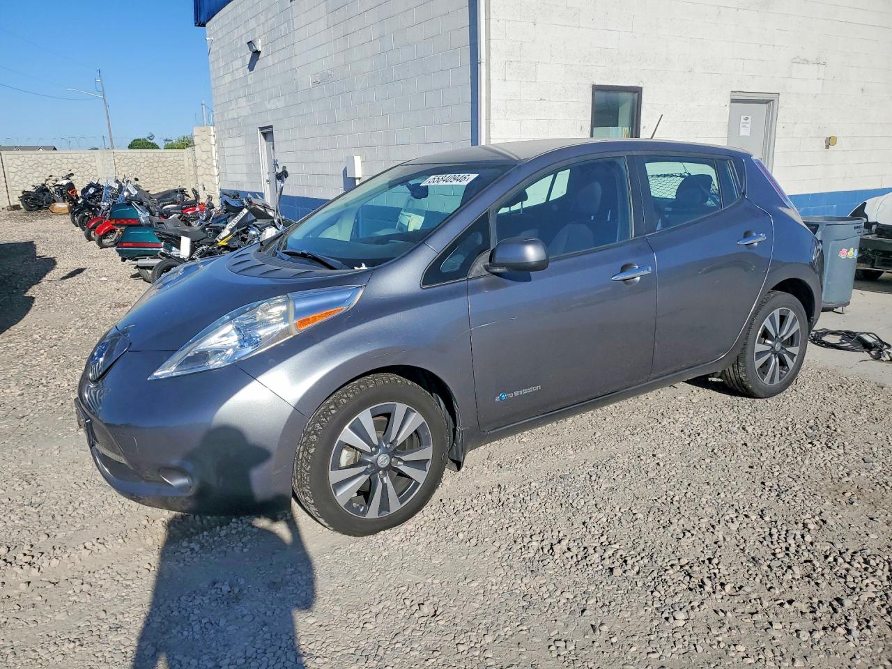 Salvage Nissan LEAF Image