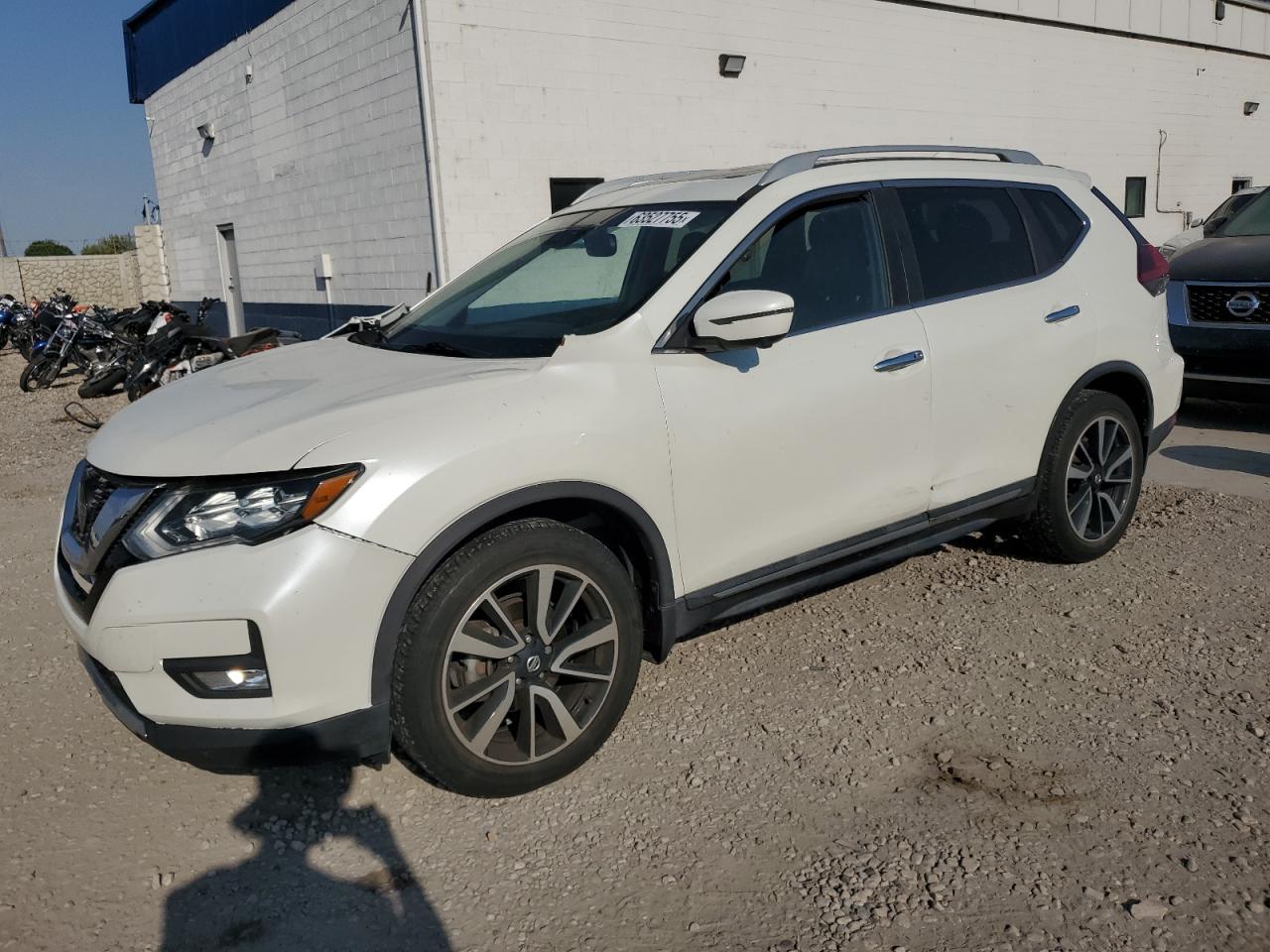 Salvage Nissan Rogue Image