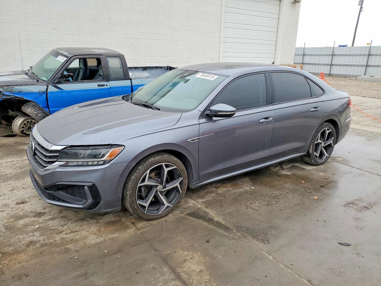 Salvage Volkswagen Passat Image
