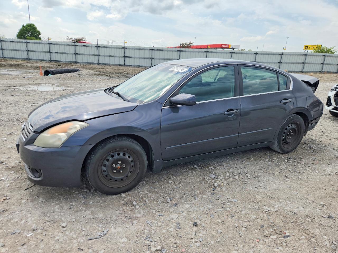 Salvage Nissan Altima Image