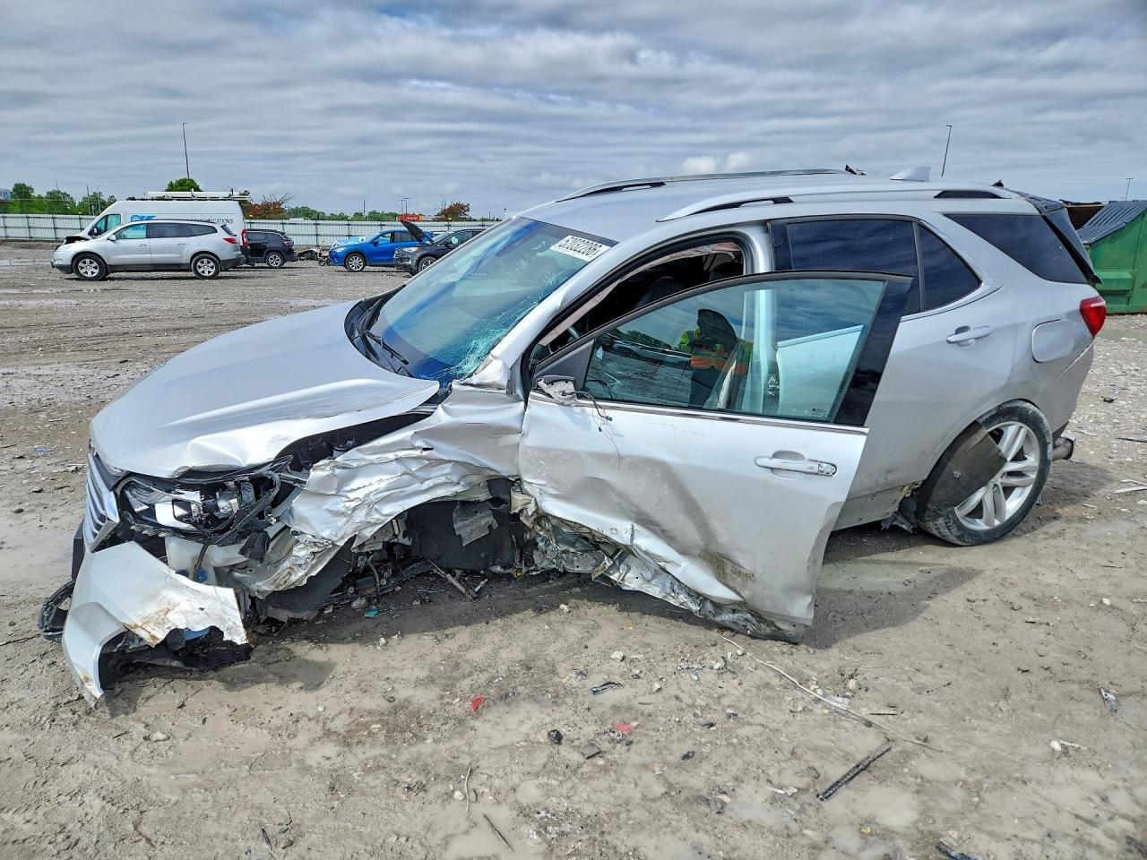 Salvage Chevrolet Equinox Image