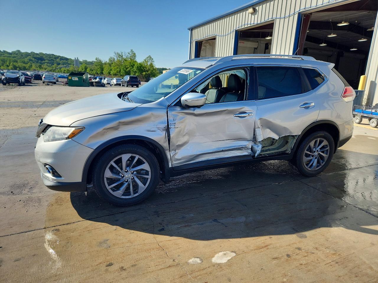 Salvage Nissan Rogue Image