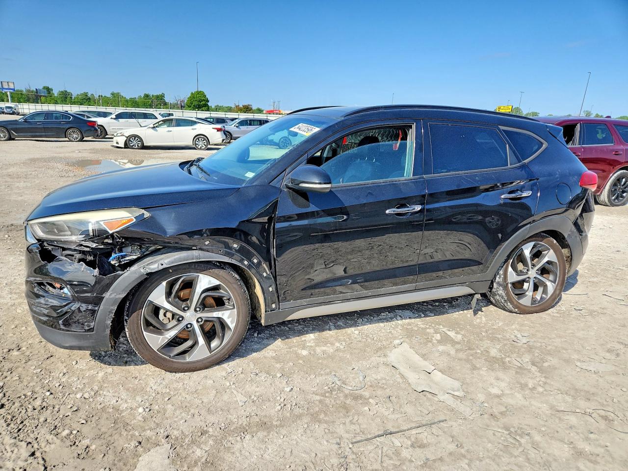 Salvage Hyundai TUCSON Image