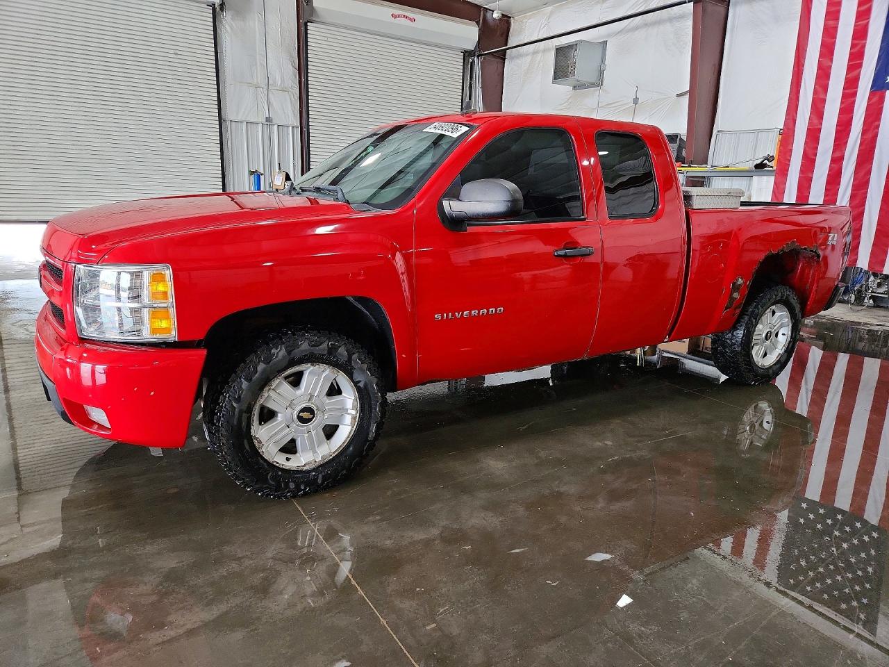 Salvage Chevrolet Silverado Image