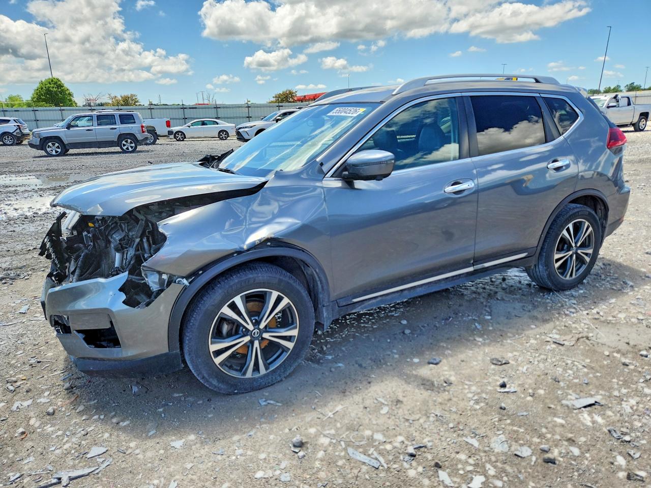 Salvage Nissan Rogue Image