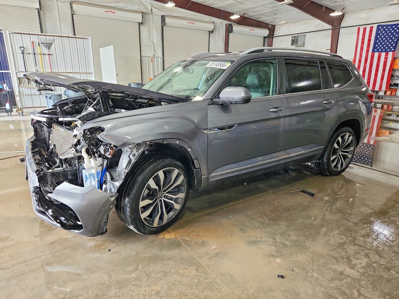 Salvage Volkswagen Atlas Image