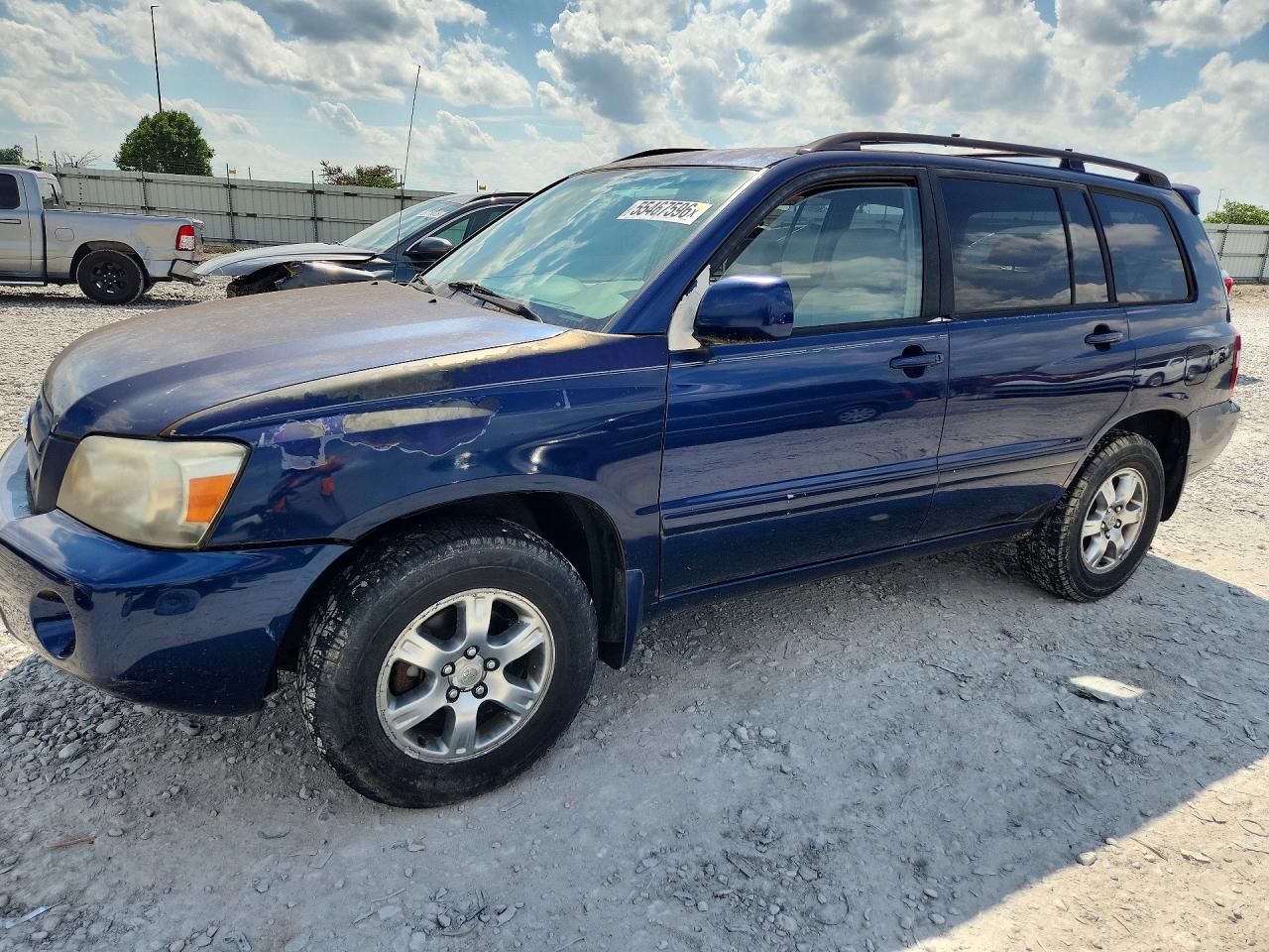 Salvage Toyota Highlander Image