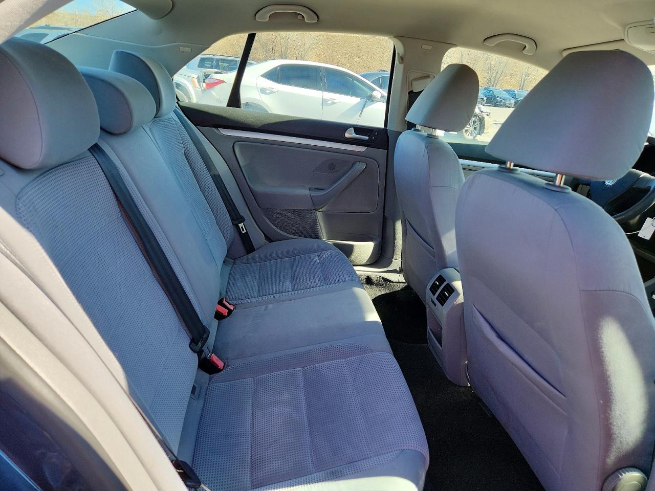 Volkswagen Jetta S