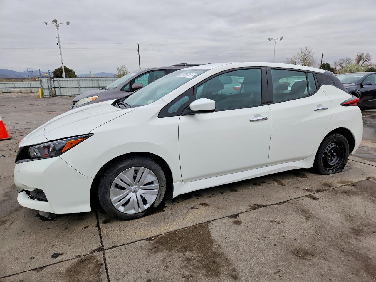 Salvage Nissan LEAF Image