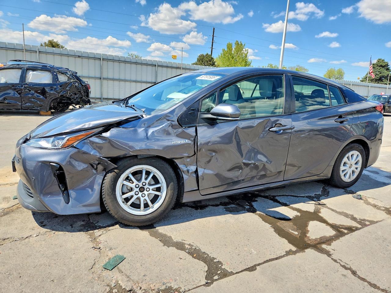 Salvage Toyota Prius Image
