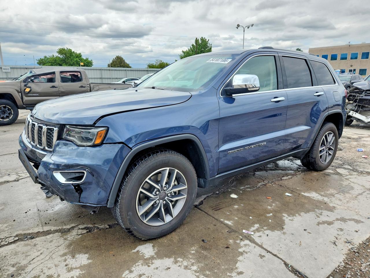 Salvage Jeep Cherokee Image