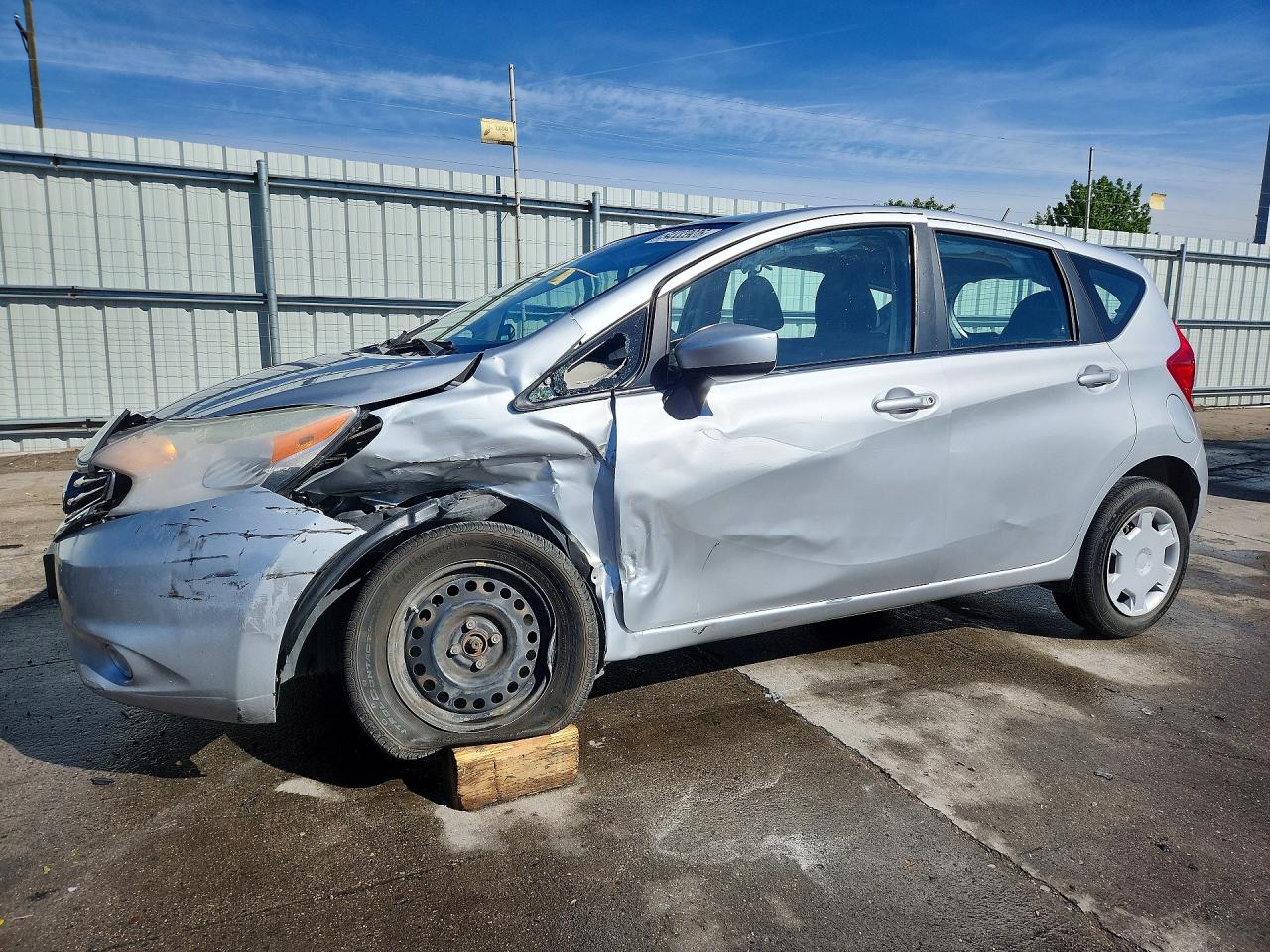 Salvage Nissan Versa Image