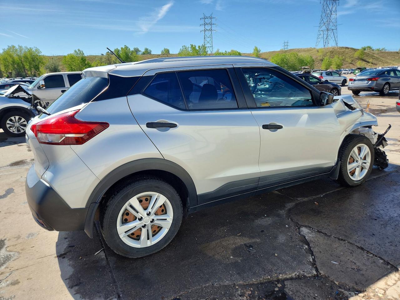 Nissan Kicks S