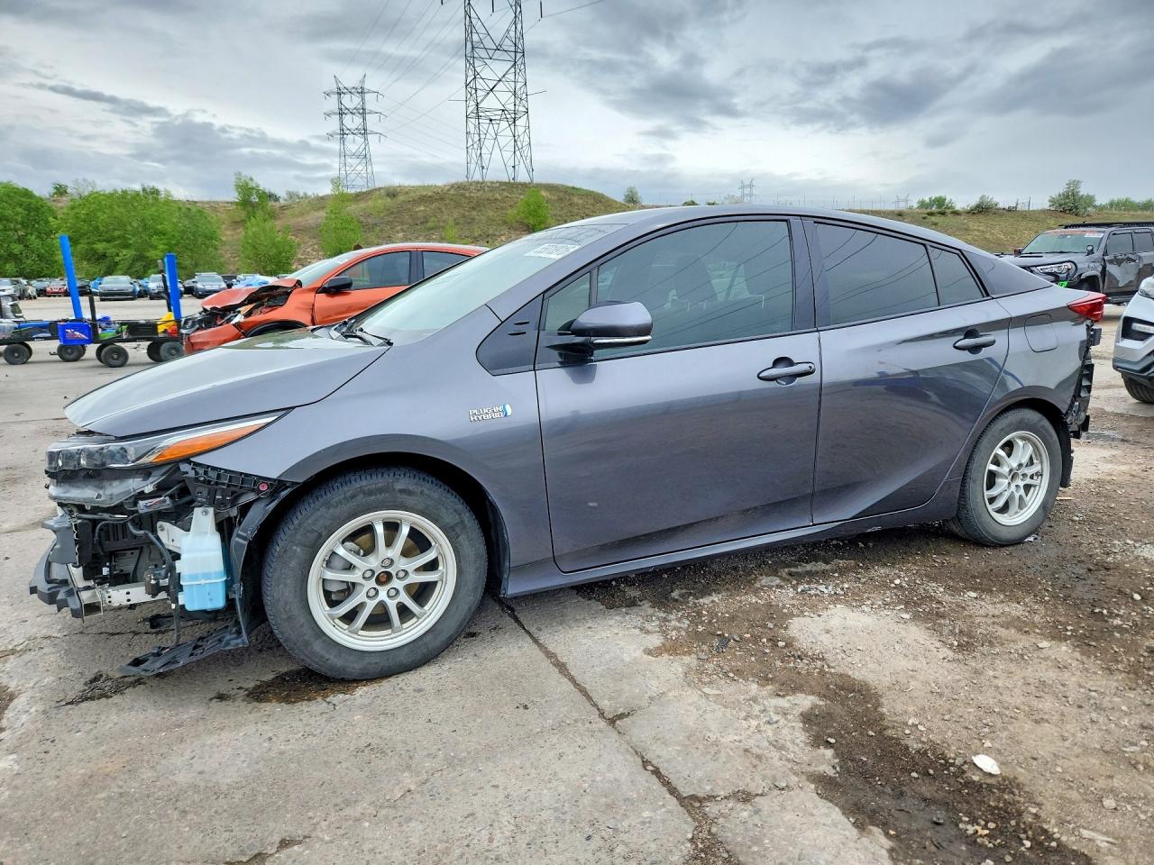 Salvage Toyota Prius Image