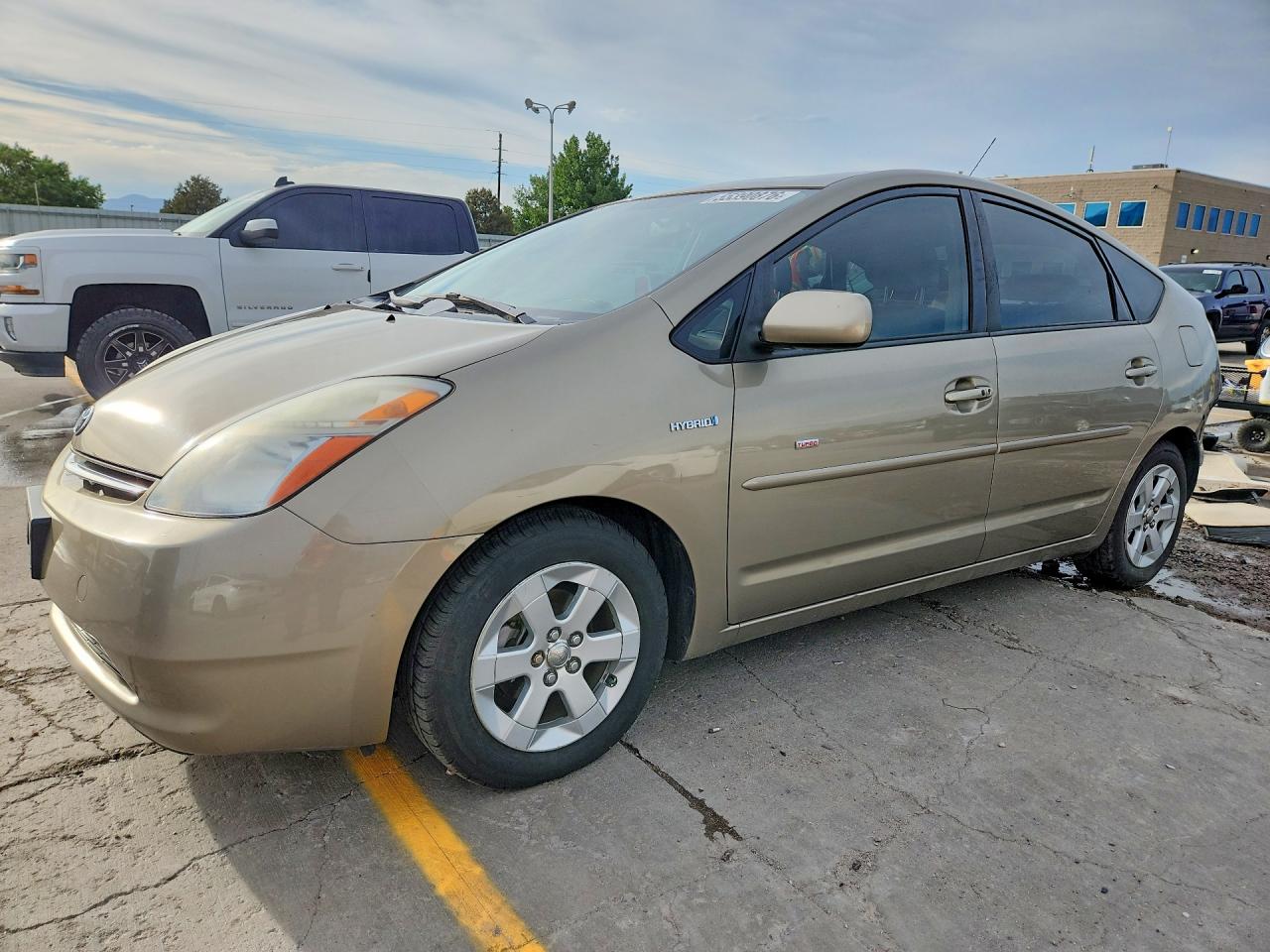 Salvage Toyota Prius Image