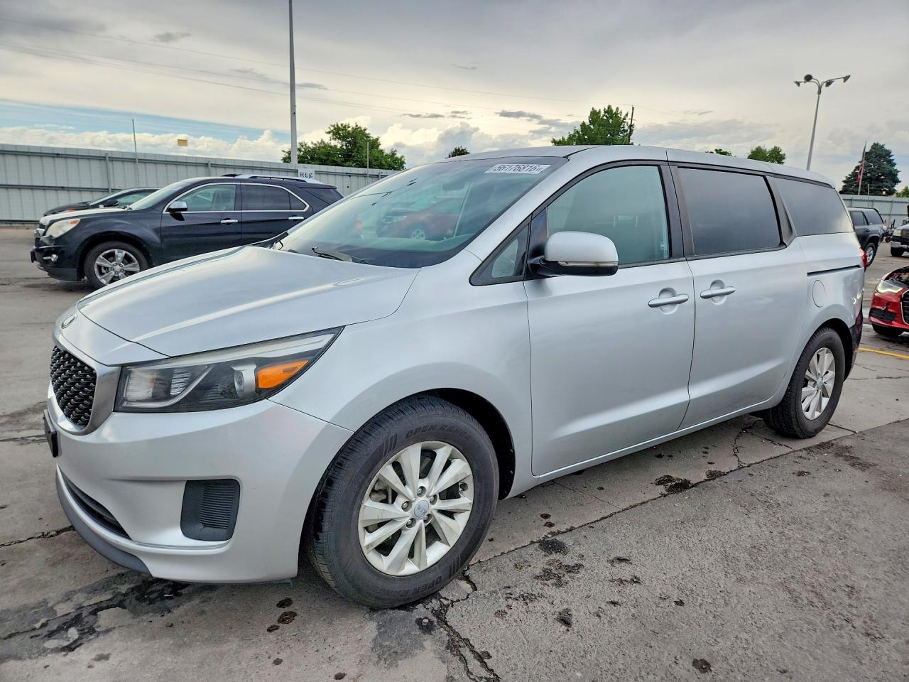 Salvage Kia Sedona Image