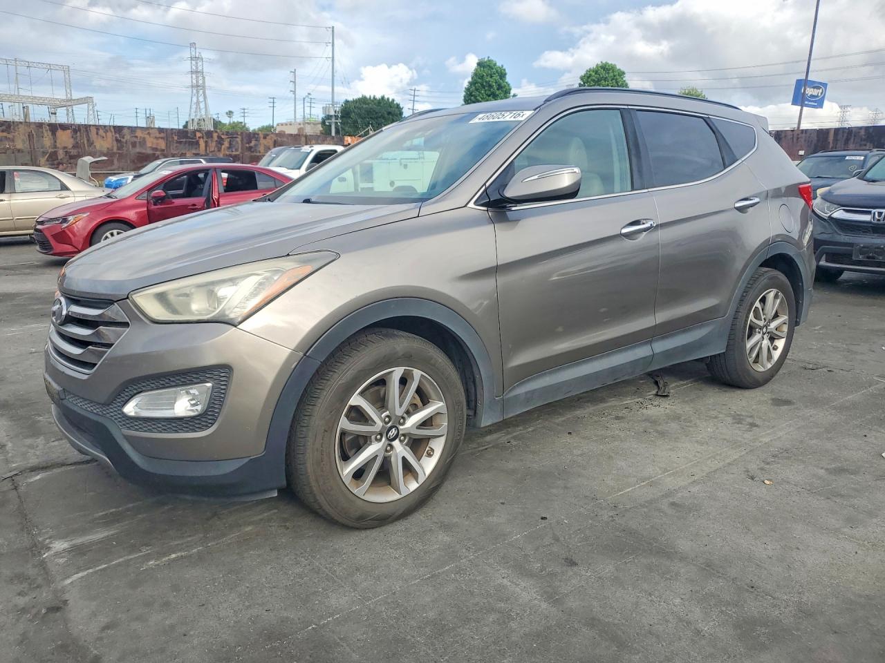 Salvage Hyundai SANTA FE Image