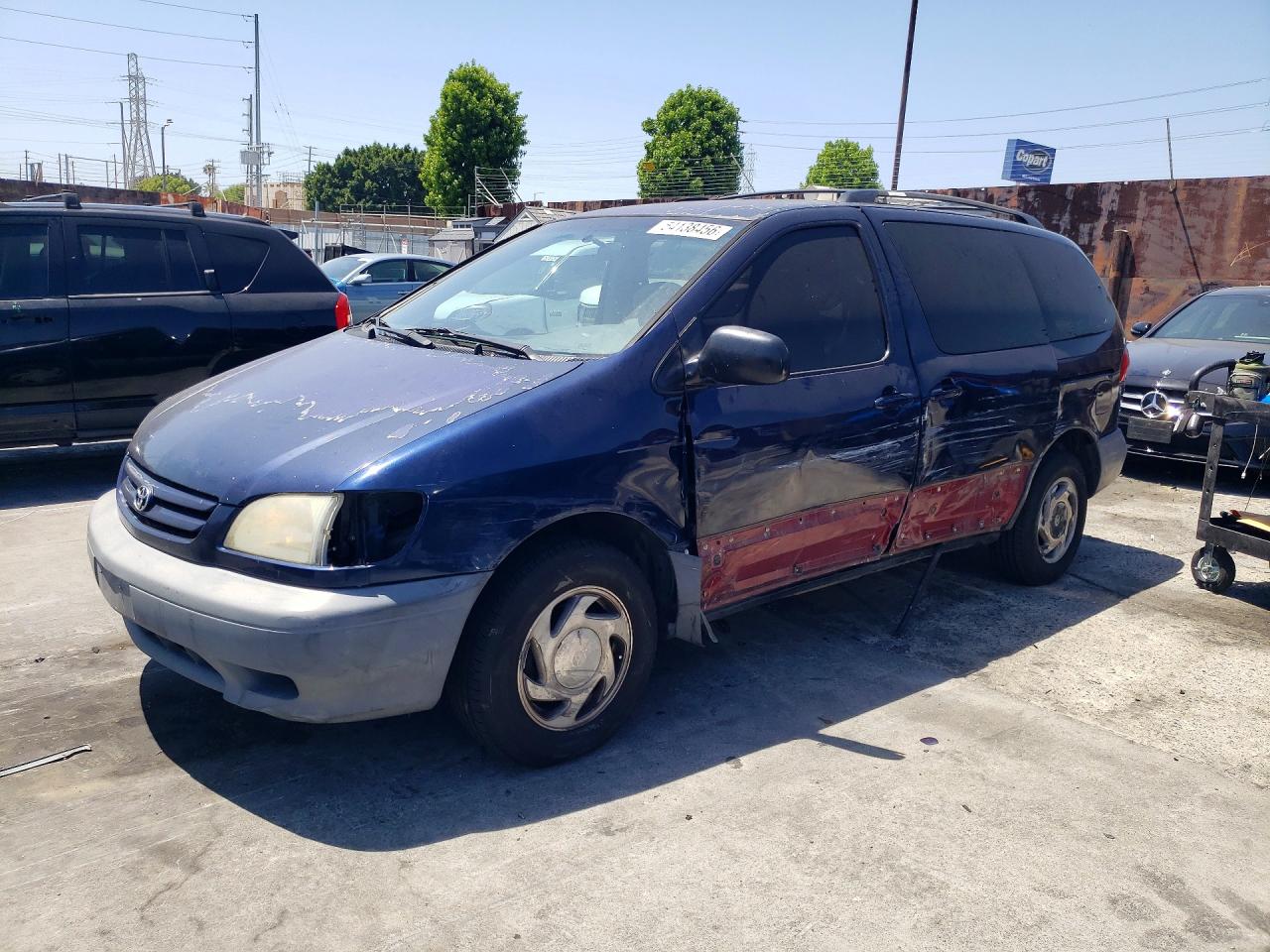 Salvage Toyota Sienna Image