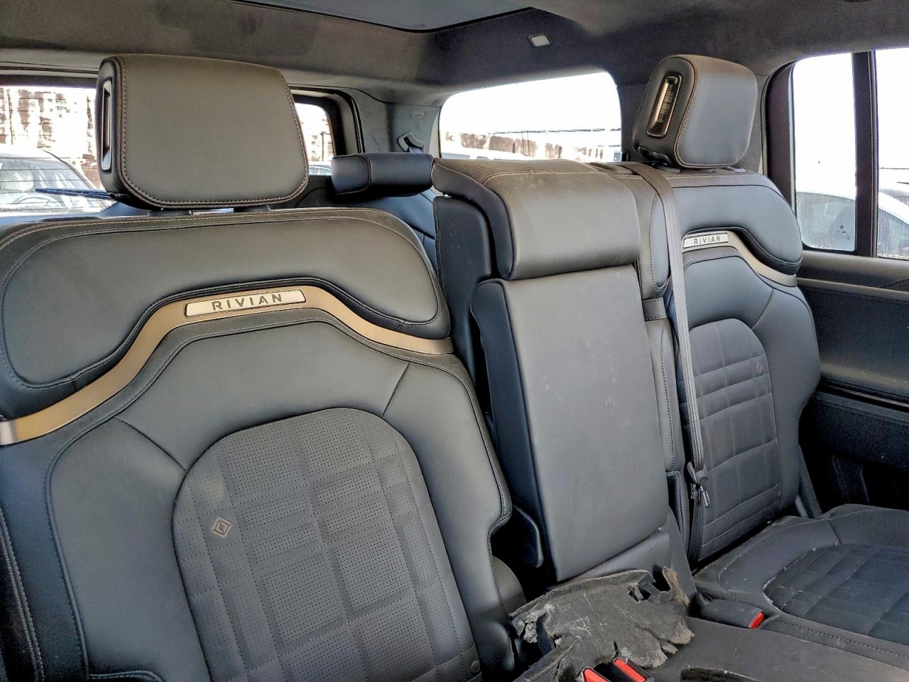 Rivian R1s Premiu Premium