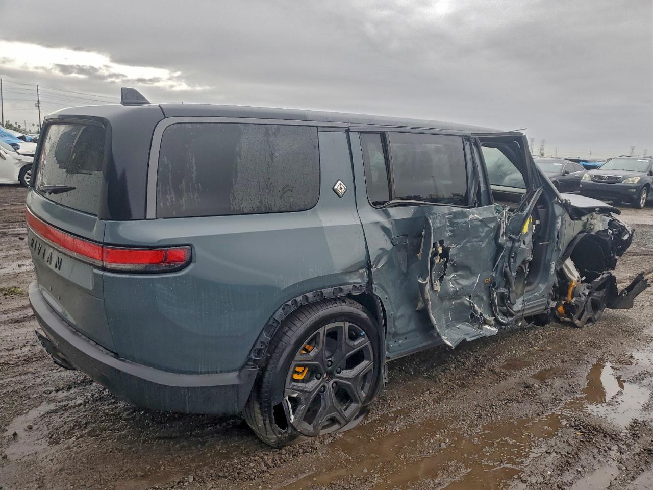 Rivian R1s Premiu Premium
