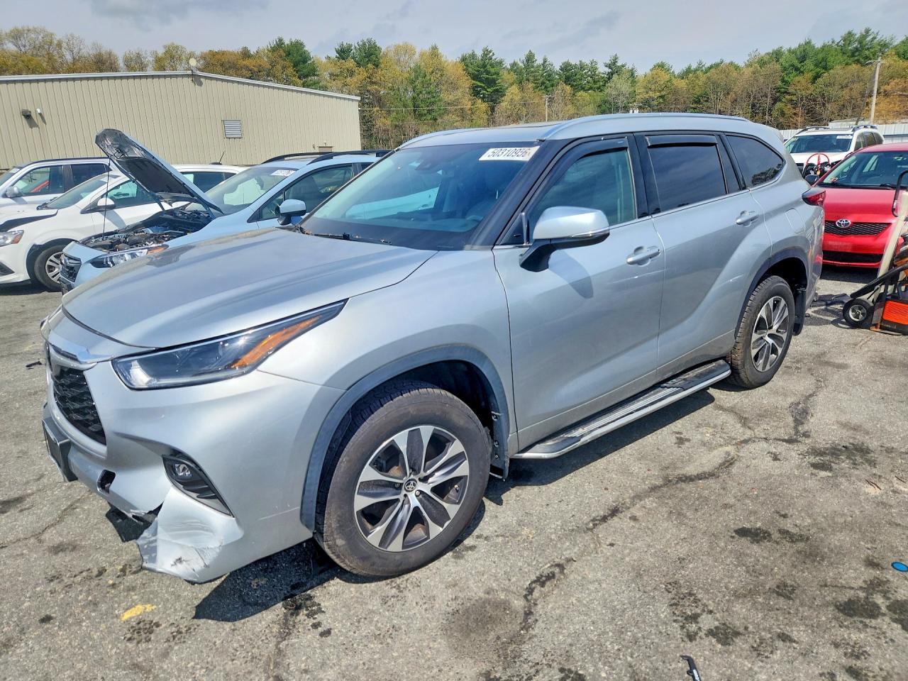 Salvage Toyota Highlander Image