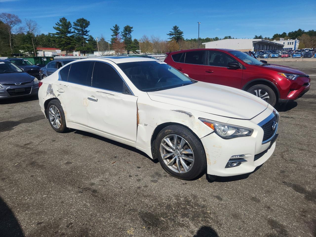 INFINITI Q50 Premium