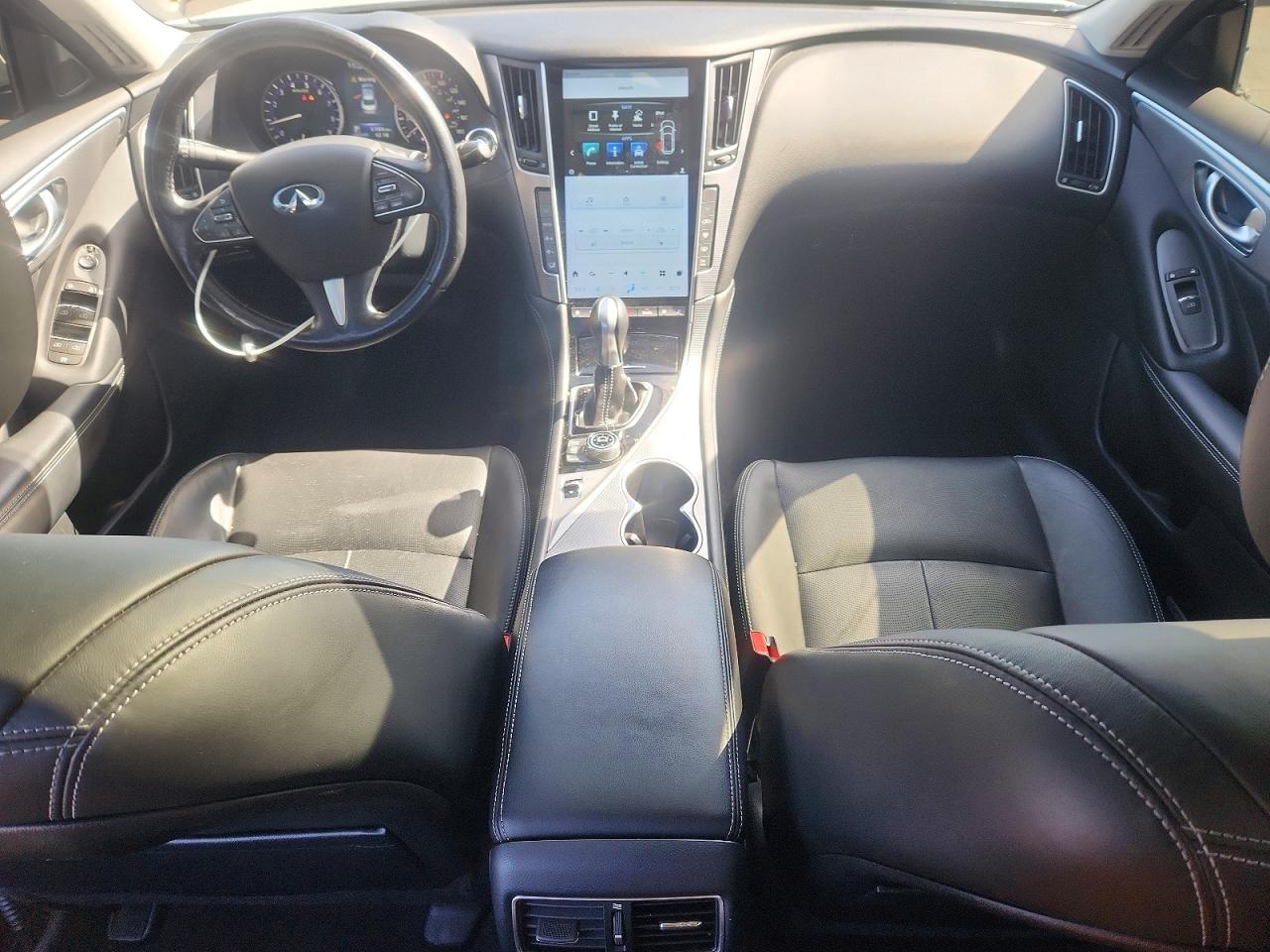 INFINITI Q50 Premium