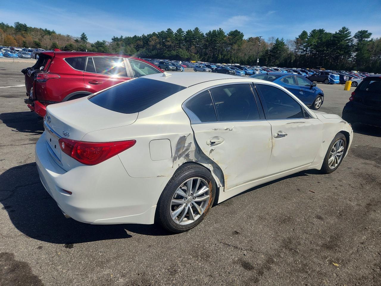 INFINITI Q50 Premium
