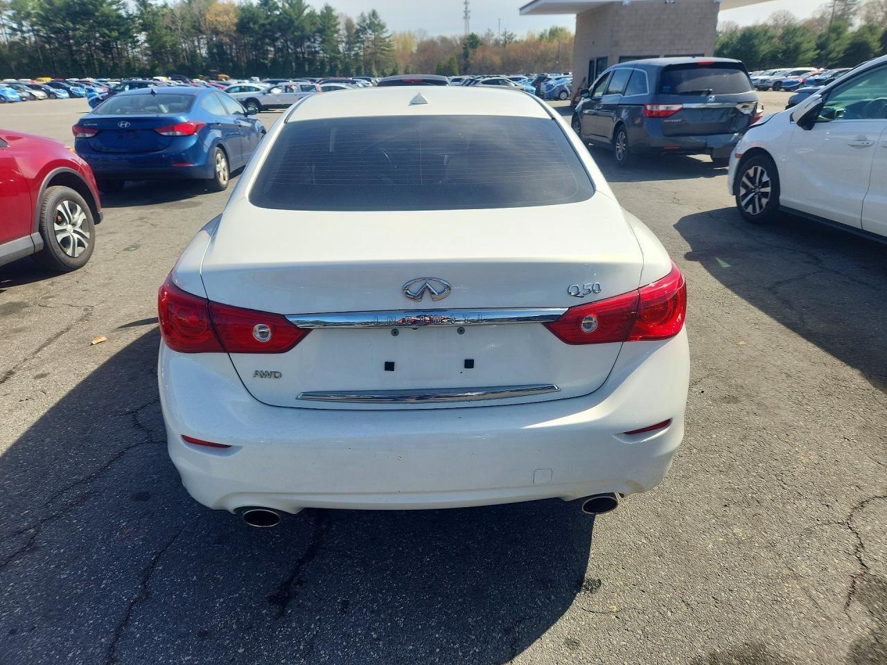INFINITI Q50 Premium