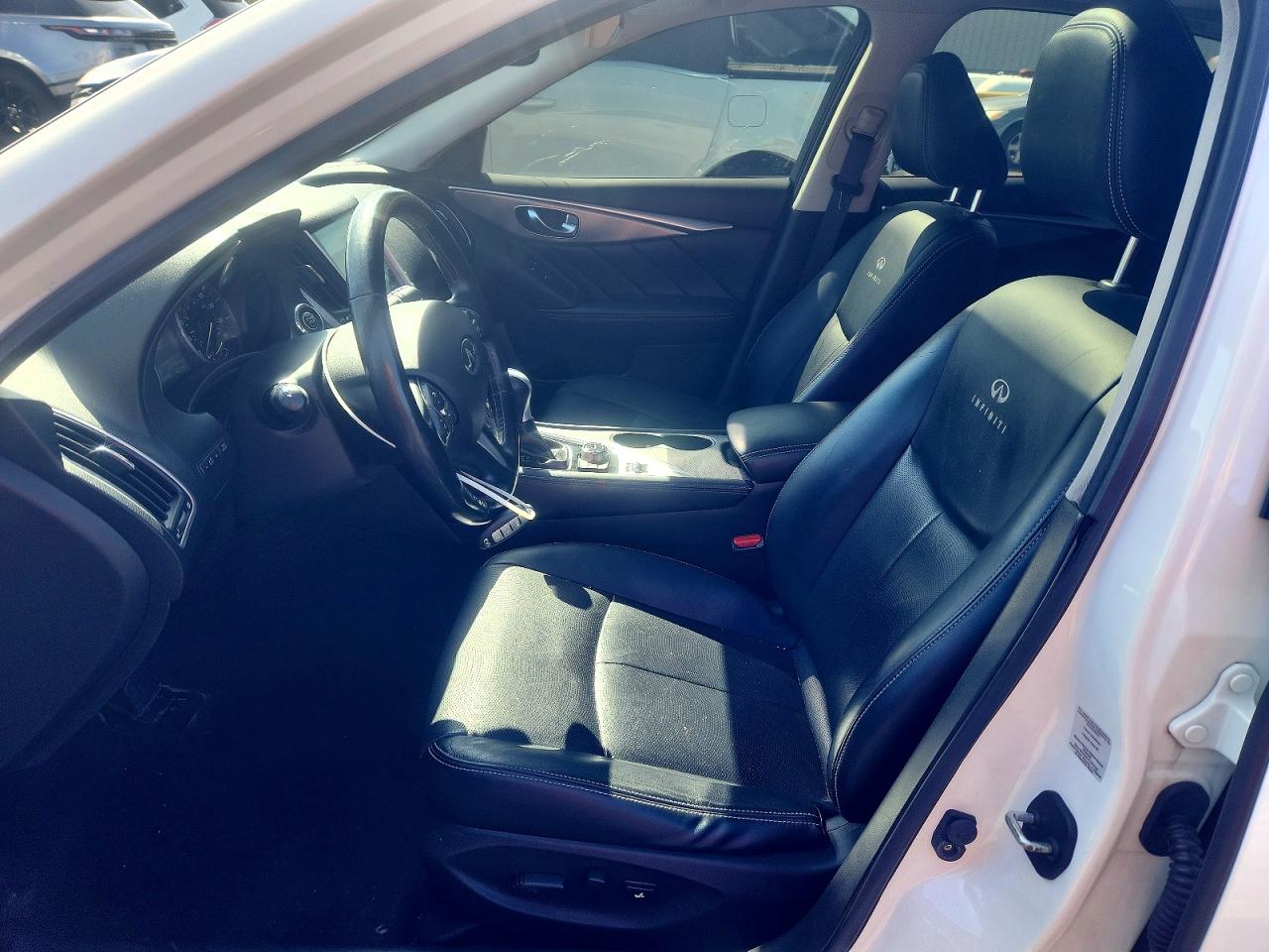 INFINITI Q50 Premium