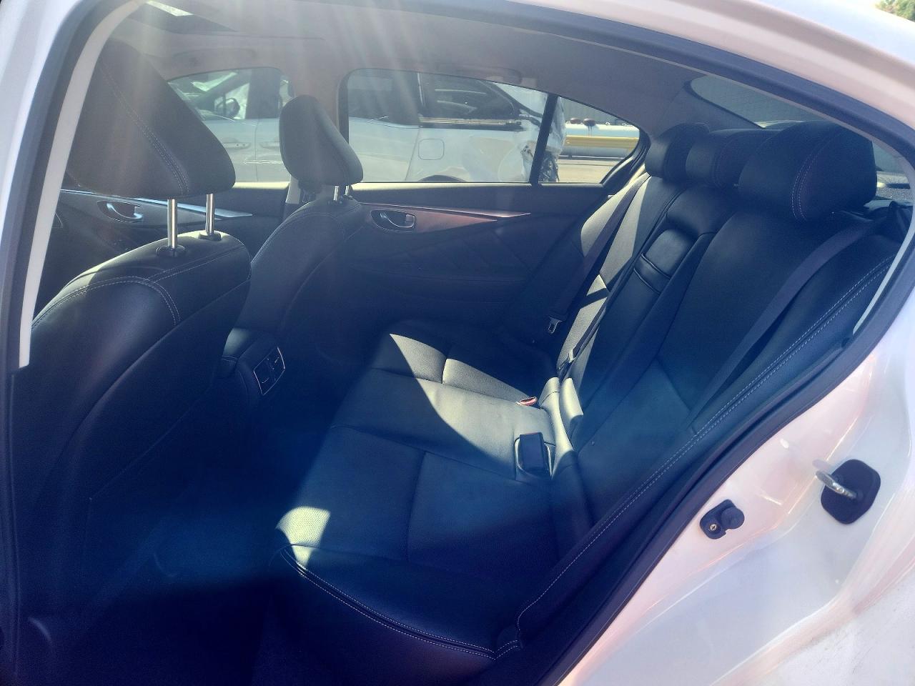 INFINITI Q50 Premium