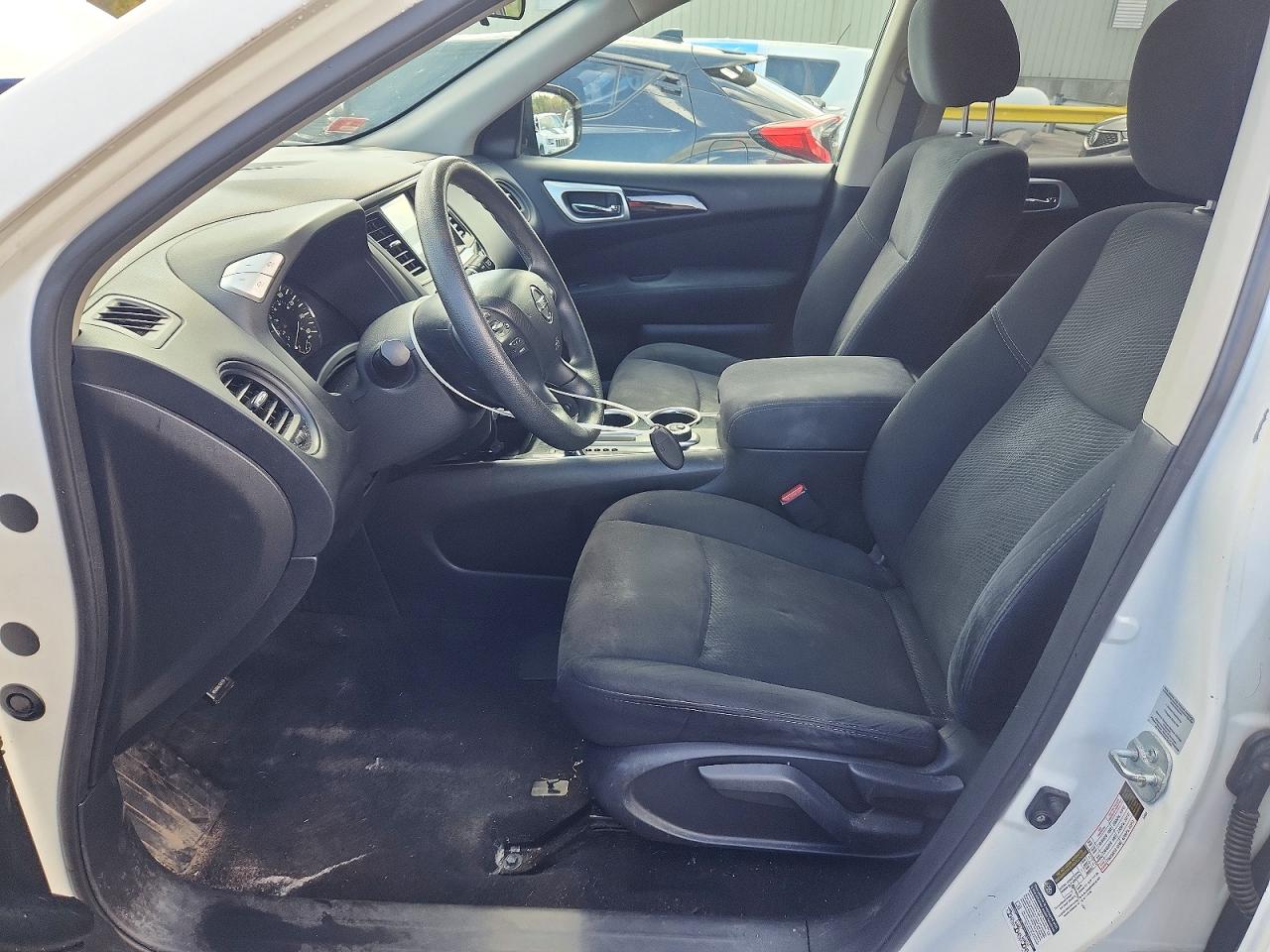 Nissan Pathfinder S